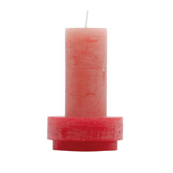 Roze kaars met rode houder van Stan Editions. Pink candle with red candle holder from Stan Editions. Bougie rose avec bougeoir rouge de Stan Editions 